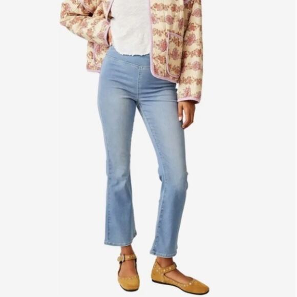 NWT We The Free In My Feelings Light Wash Mid Rise Crop Bootcut Jeans XS - Picture 1 of 9